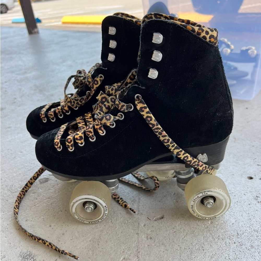 Moxi panther roller skates size 8